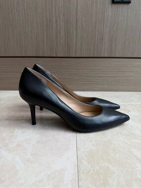 Lauren Ralph Lauren Black Pointed-Toe Leather Pumps - Size 7B